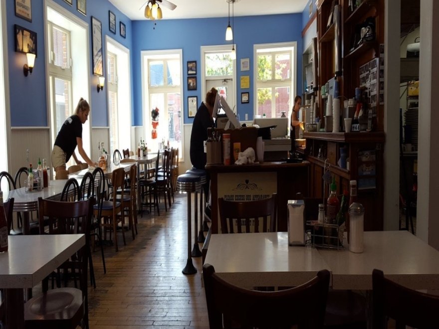 Rayne's Reef Soda Fountain & Grill