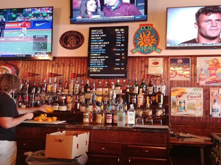 Hooked Up Ale House & Raw Bar